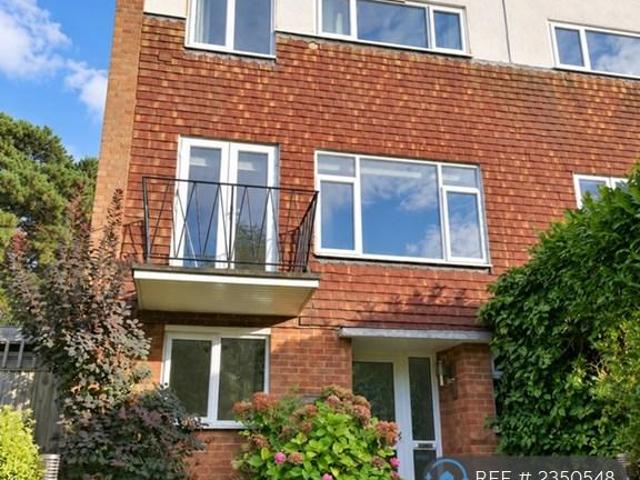 House for rent in Abbotswood, Guildford