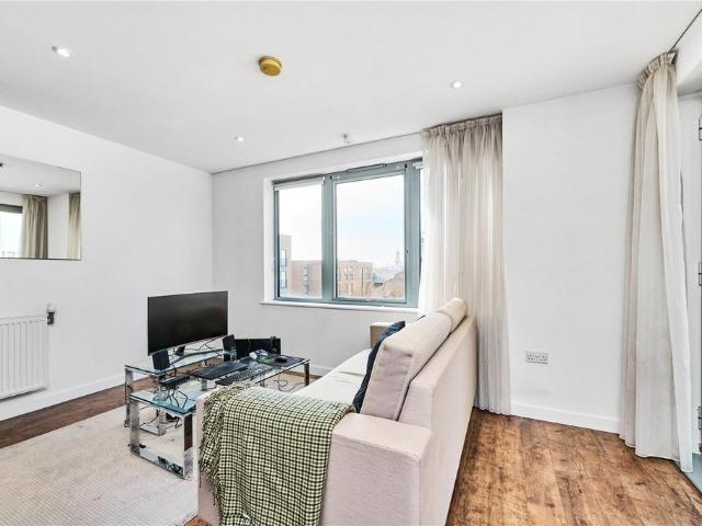 Apartment for rent in Poplar Grove, Greater London