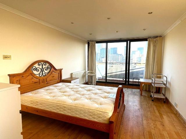 Apartment for rent in Poplar Grove, Greater London