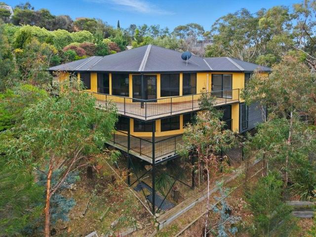 House for sale in Lindisfarne, Tasmania