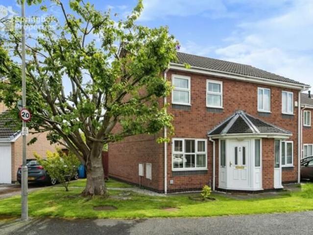 House for rent in Calderstones