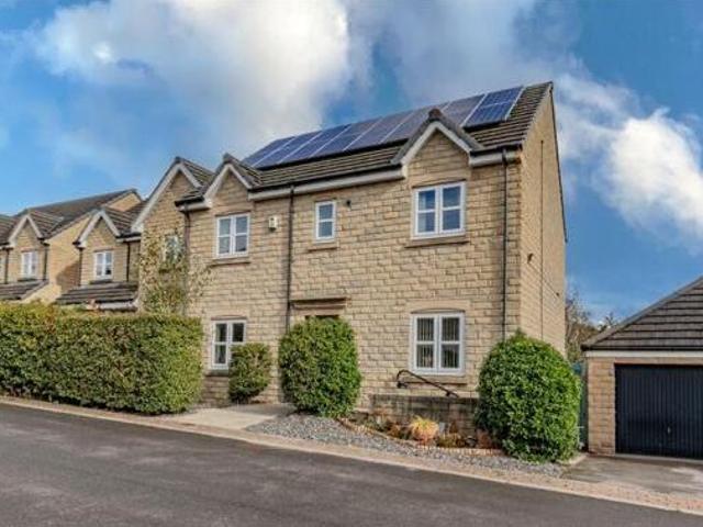 House for sale in Huddersfield, West Yorkshire