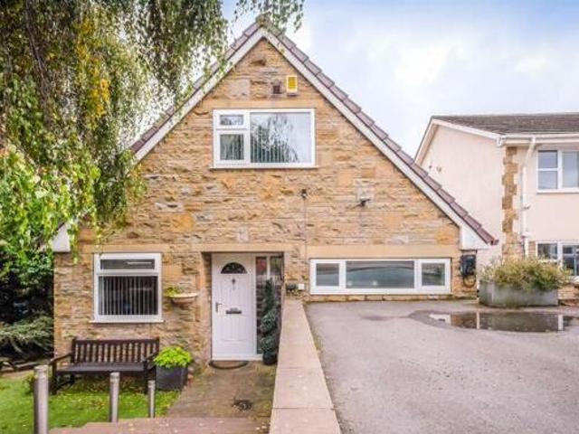 House for sale in Huddersfield, West Yorkshire