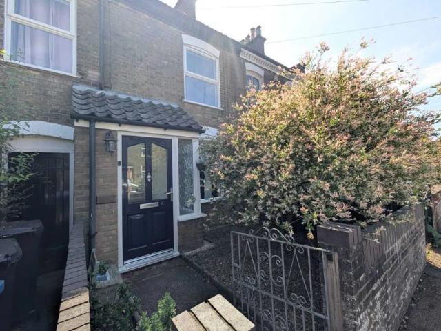 House for rent in Lakenham, East Bank