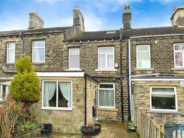 House for sale in Huddersfield, West Yorkshire