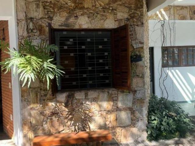 Casa venda em Região Imediata de Taubaté-Pindamonhangaba, Região Metropolitana do Vale do Paraíba e Litoral Norte