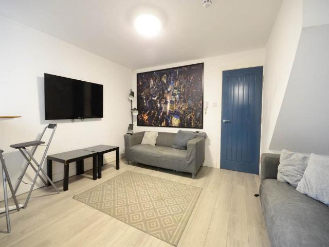 House for rent in Kensington, Calderstones