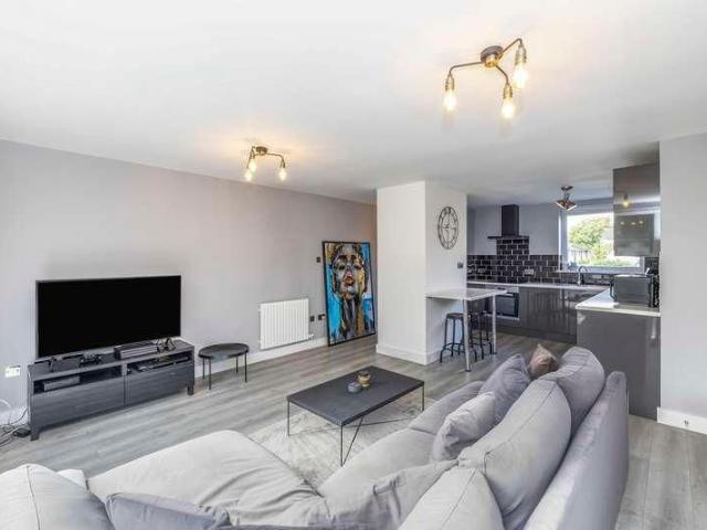 Apartment for rent in Northwood, Greater London
