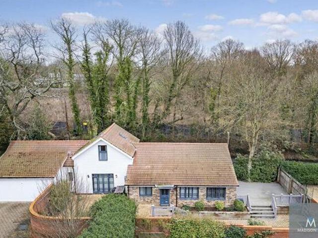 House for sale in Chigwell, Epping