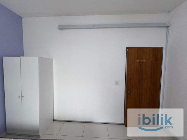 Room for rent in Petaling, Alam Impian