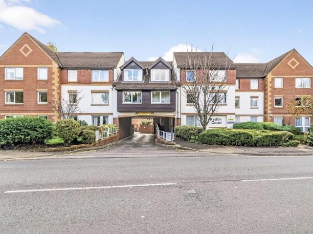 Apartment for rent in Redhill, Reigate and Banstead