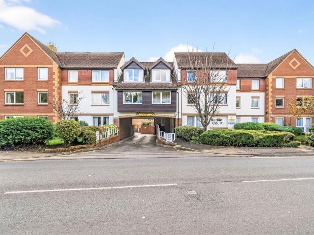 Apartment for rent in Redhill, Reigate and Banstead