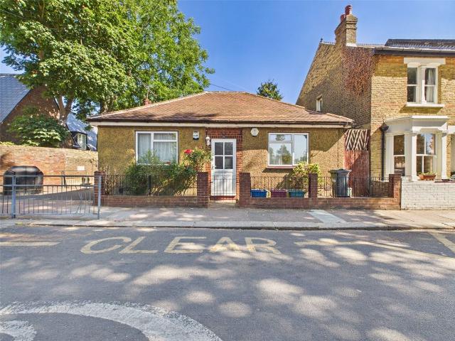 House for rent in London Borough of Hounslow, Spring Grove