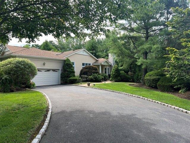 Condo for sale in Roslyn