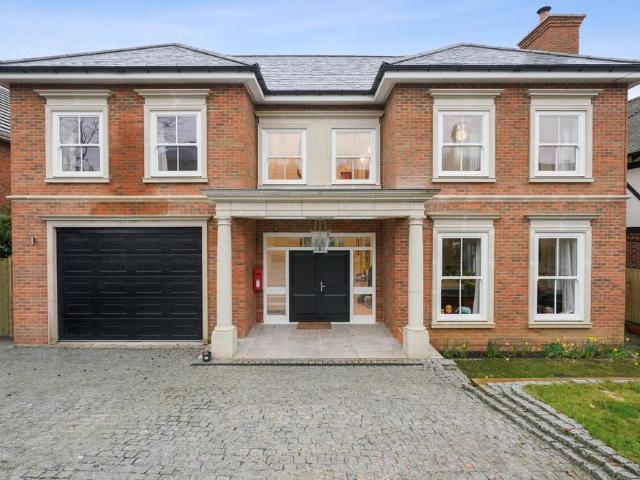 House for rent in Stoke D'Abernon, Blackhills