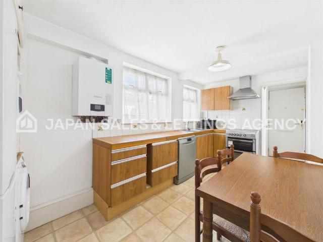 House for rent in London Borough of Ealing, Park Royal
