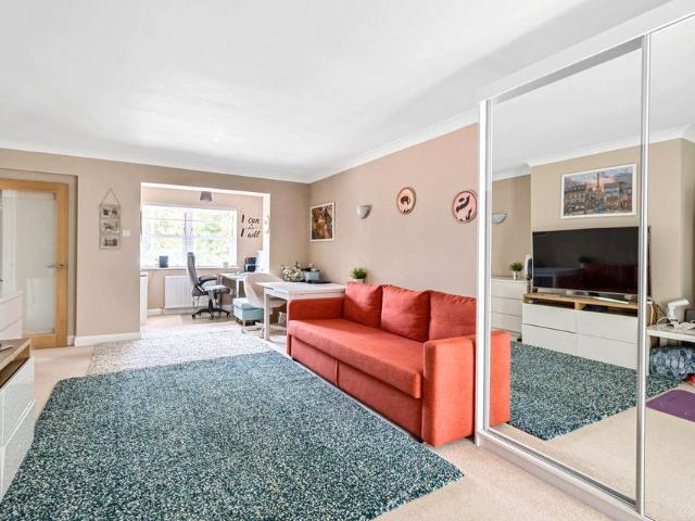House for rent in Pachesham Park, Surrey