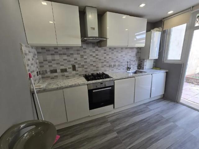 Apartment for rent in London Borough of Merton, Mitcham