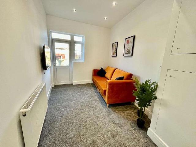 Room for rent in London Borough of Merton, Greater London