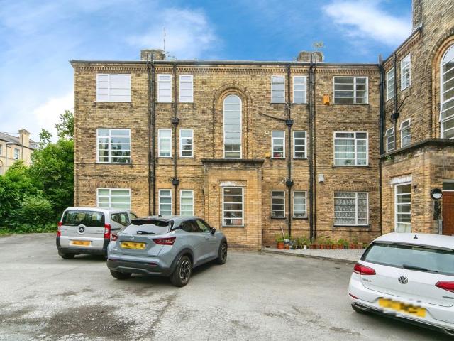 House for rent in Calderstones