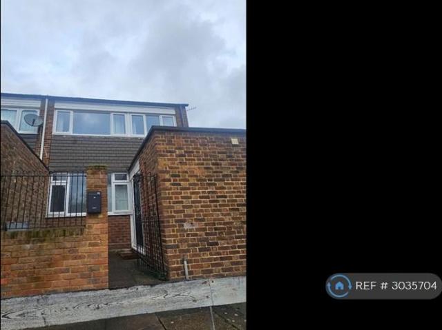House for rent in Southfields, Greater London