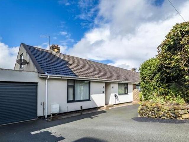 House for sale in Huddersfield, West Yorkshire