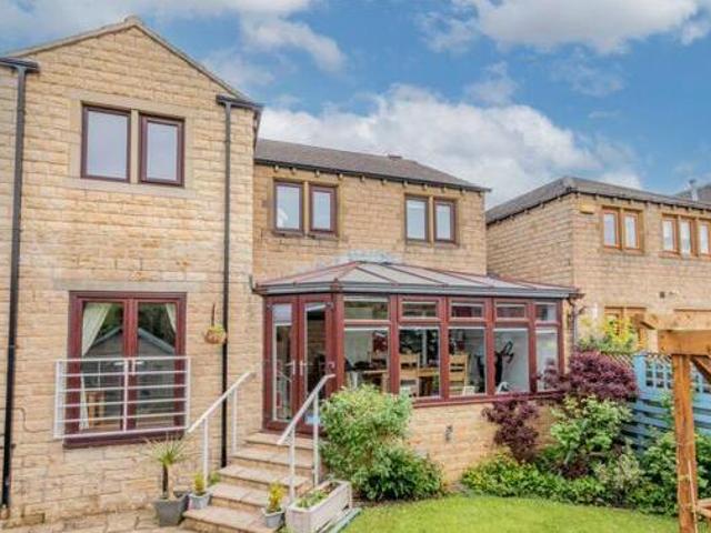 House for sale in Huddersfield, West Yorkshire