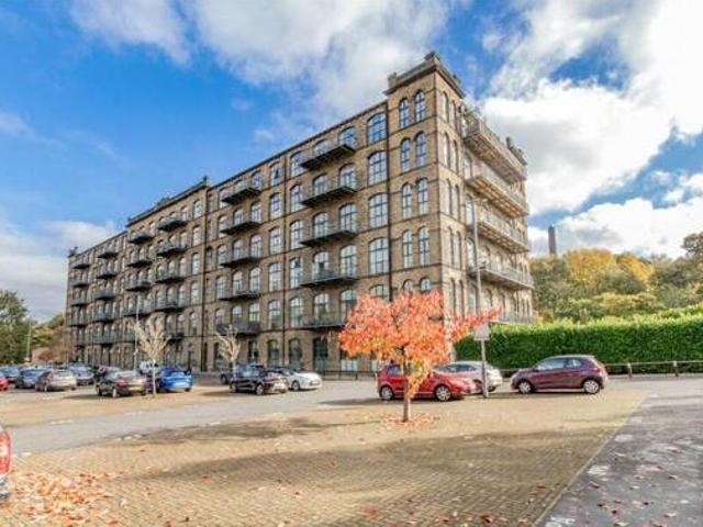 House for sale in Huddersfield, West Yorkshire