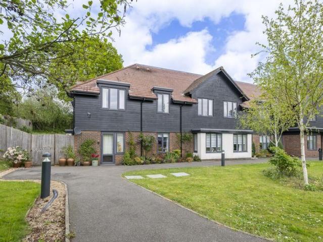 Apartment for rent in Cross In Hand, East Sussex