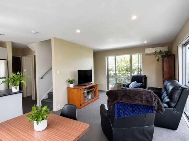 Townhouse for rent in Heathcote, Canterbury