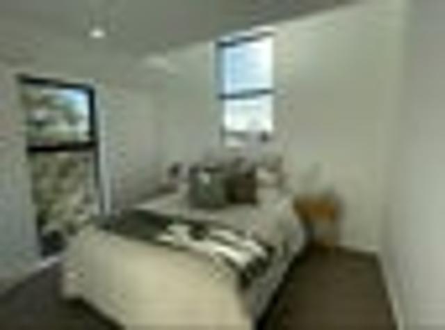 Townhouse for rent in Chaslands, Canterbury
