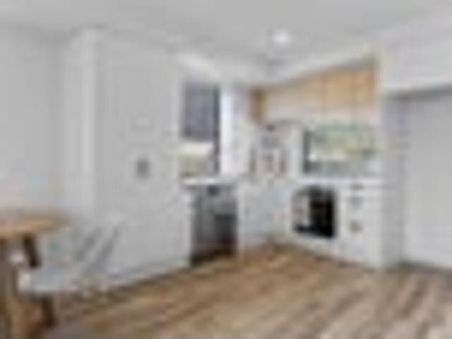 Townhouse for rent in Chaslands, Canterbury