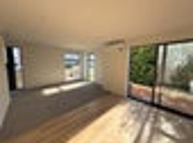 Apartment for rent in Chaslands, Canterbury