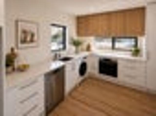 Townhouse for rent in Chaslands, Canterbury