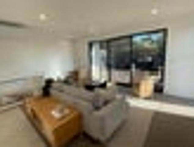 Townhouse for rent in Chaslands, Canterbury
