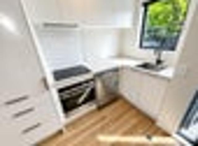 Townhouse for rent in Chaslands, Canterbury