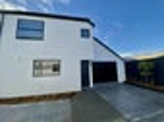 Townhouse for rent in Heathcote, Canterbury
