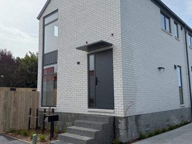 Apartment for rent in Chaslands, Canterbury