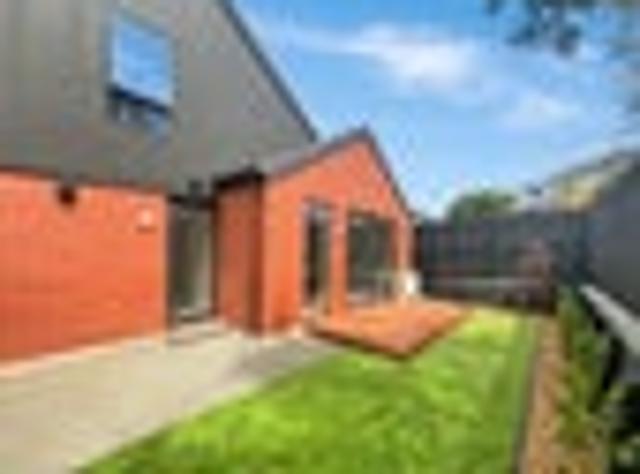 Townhouse for rent in Heathcote, Canterbury