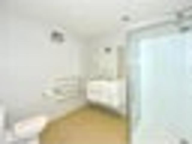 Townhouse for rent in Chaslands, Canterbury