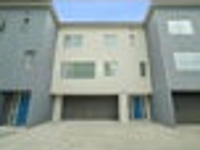Townhouse for rent in Heathcote, Canterbury