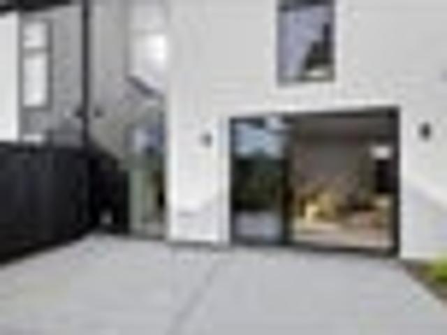 Townhouse for rent in Heathcote, Canterbury
