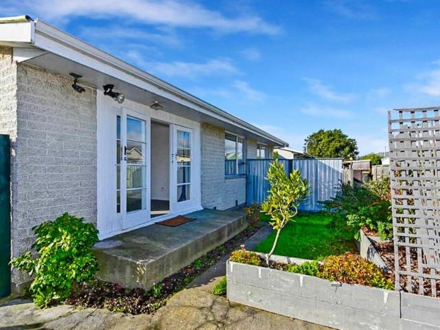 Apartment for rent in Chaslands, Canterbury