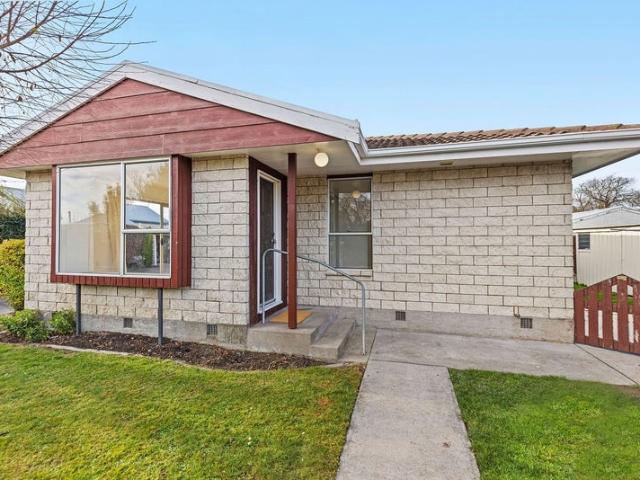 House for rent in Chaslands, Canterbury
