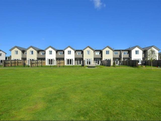 House for rent in Chaslands, Canterbury