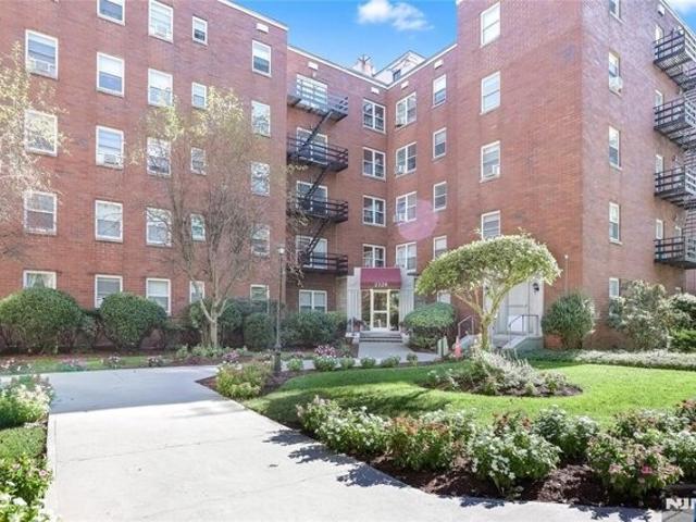 Condo for sale in Fort Lee, New Jersey