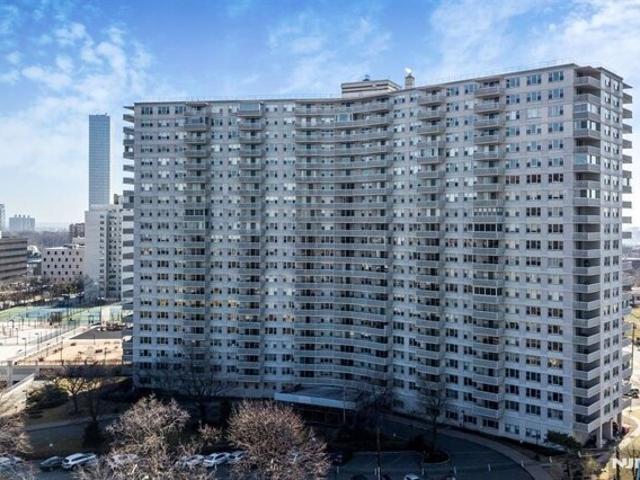 Condo for sale in Fort Lee, New Jersey