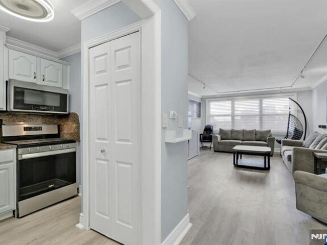 Condo for sale in Fort Lee, New Jersey