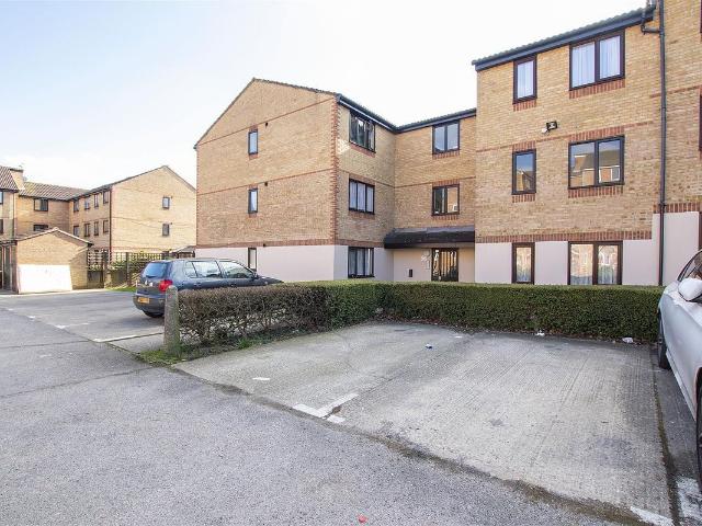 Apartment for rent in Carterhatch, Greater London