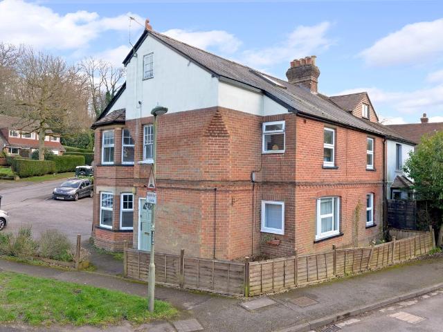 Apartment for rent in Fole, Surrey